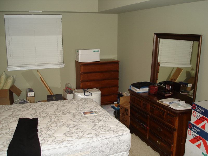 12-masterbedroom.jpg