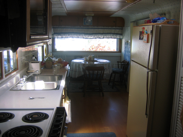 31 kitchen.jpg
